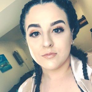 Meet your Posher, Ana